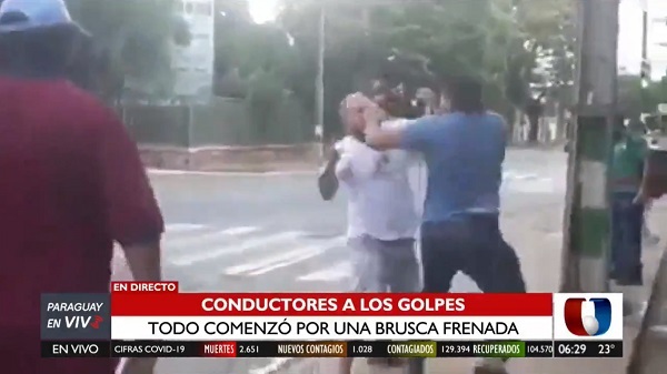 Incidente en el tránsito acaba con conductores a los golpes