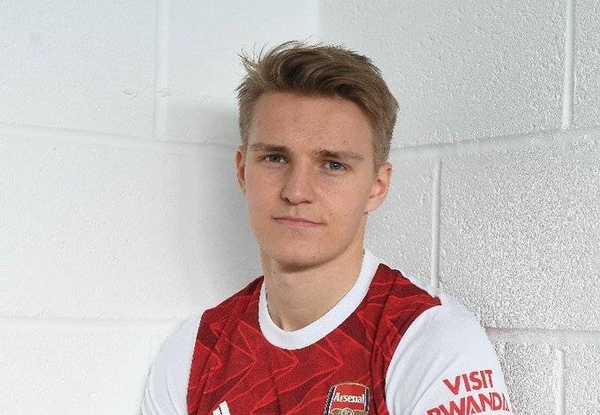 HOY / El Arsenal hace oficial el fichaje como cedido del noruego Odegaard