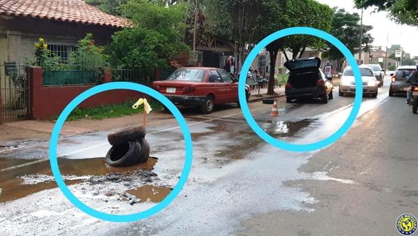 "Cráter" de la Essap destroza vehículos en Luque •