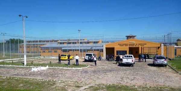 Requisan celulares en Penitenciarías de Emboscada y Villarrica