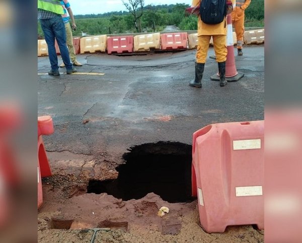 Clausuran tramo por hundimiento de Ruta 2 | Noticias Paraguay