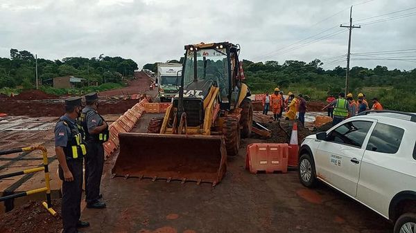 Hundimiento de asfalto: media calzada de ruta PY02 se habilitaría durante el mediodía, estiman desde MOPC - A La Gran 7-30 - ABC Color