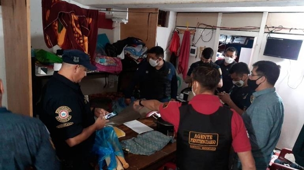HOY / Requisan cinco celulares en la penitenciaría de Emboscada