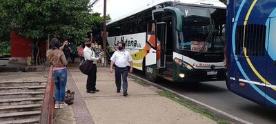 Empresas de transporte dejaron sin servicio a los usuarios en la terminal por protesta - Nacionales - ABC Color