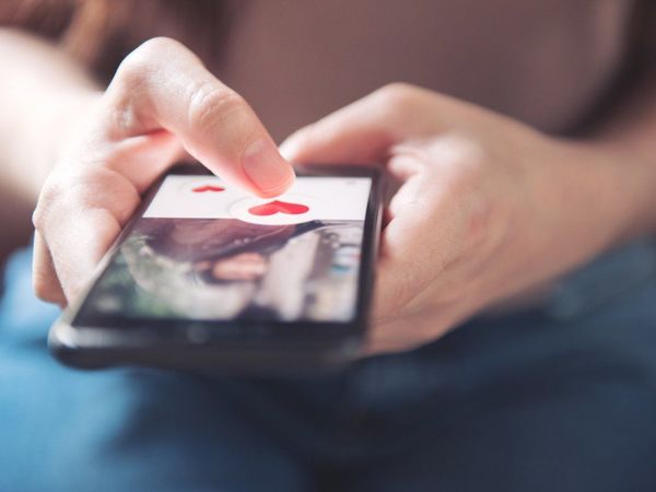 ¿Desesperación? Solteros buscan a full pareja en redes sociales para no pasar solos el 14 de febrero