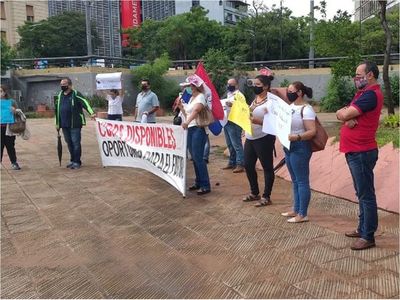 Padres protestan por reducción de plazas para Academia Militar