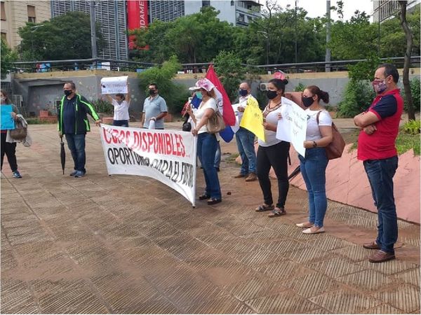 Padres protestan por reducción de plazas para Academia Militar