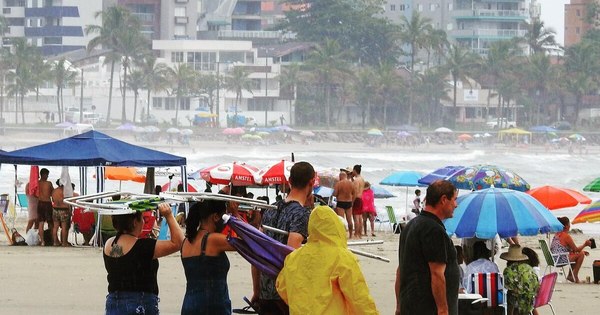 La Nación / Sancionarán a 500 vacacionistas que no presentaron hisopado al volver de Brasil