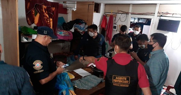 La Nación / Requisan celulares en penitenciaría de Emboscada