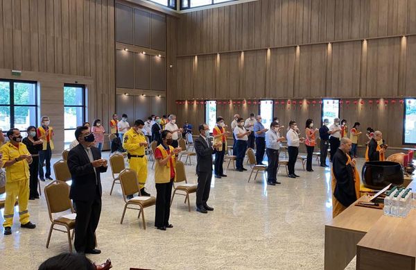 Ofician ceremonia en templo budista en homenaje al aniversario de CDE - ABC en el Este - ABC Color