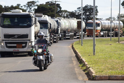 Bolsonaro busca alternativas para evitar una posible huelga de camioneros - MarketData