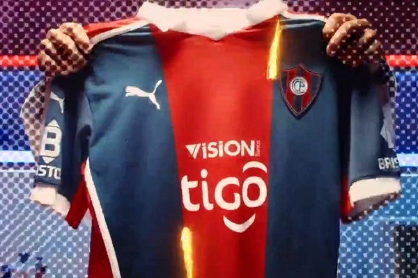 Oficial: Publican imágenes de la nueva camiseta de Cerro Porteño
