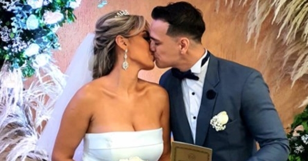 Lili y Nico consuman su amor en un paradisíaco lugar