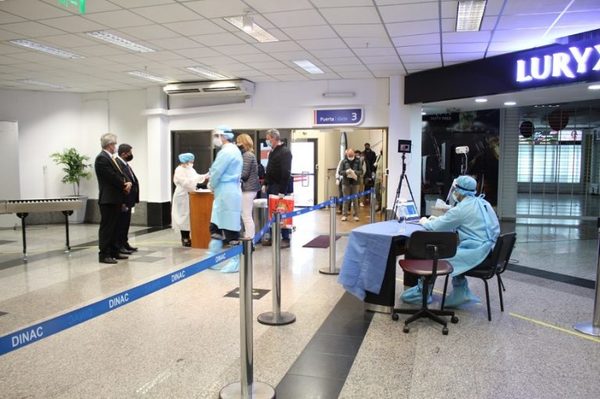 Italiano intentó sobornar para ingresar al país y fue expulsado
