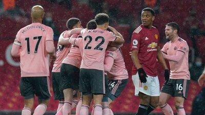 Sheffield evita que el Manchester United se haga líder