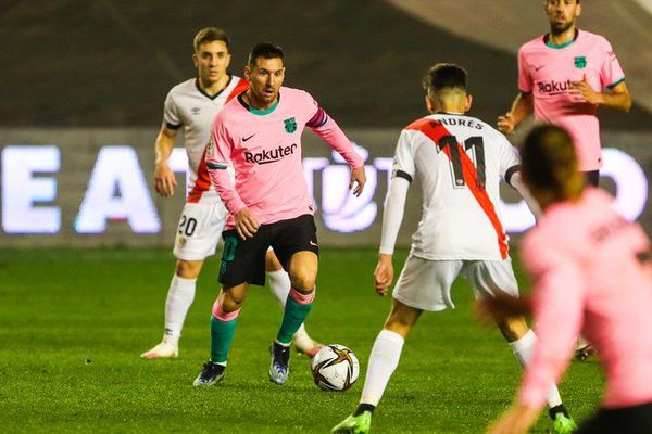 Barcelona a cuartos de Copa de Rey tras remontar ante el Rayo - Fútbol - ABC Color