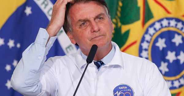 La Nación / Bolsonaro insulta a la prensa tras informe de gasto millonario en leche condensada