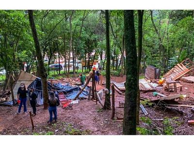 Comuna desaloja a ocupantes  de reserva natural del Lago