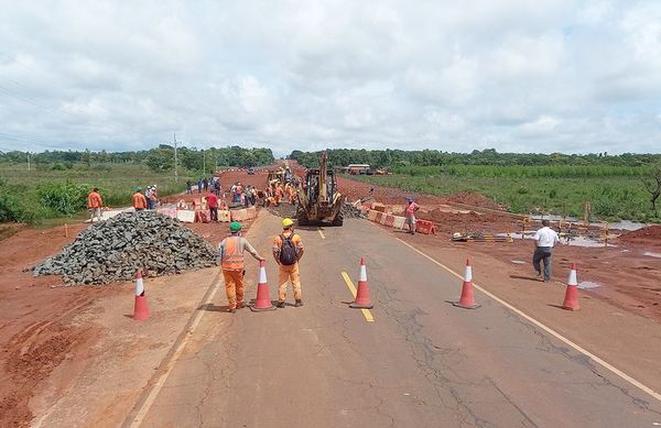 Se hunde un tramo de la concesionada ruta PY02 y de nuevo culpan a la lluvia - Nacionales - ABC Color