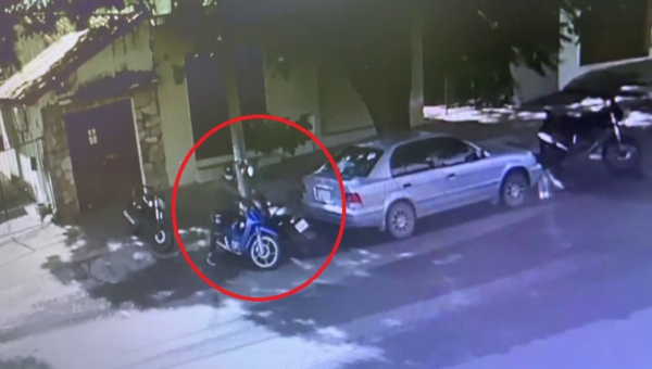 Roban motocicleta a un vendedor en el Mercado 4