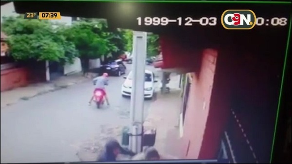 Violento asalto a una mamá y su hijo en Lambaré - C9N