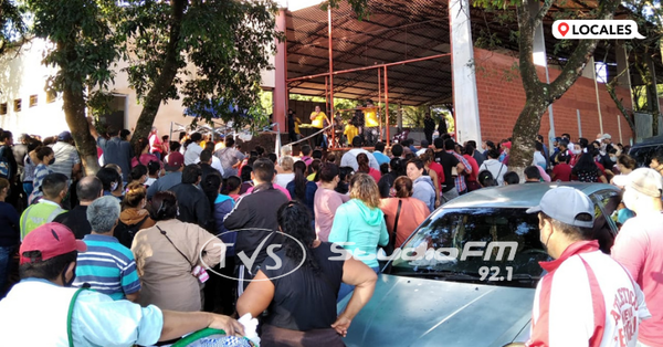 Entregan kits de víveres a los trabajadores del paso fronterizo en el barrio Buena Vista