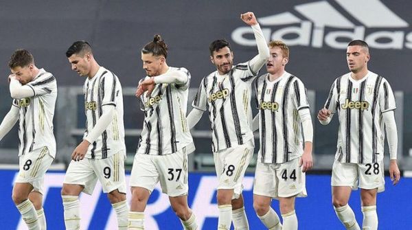 Juventus golea y avanza a semis