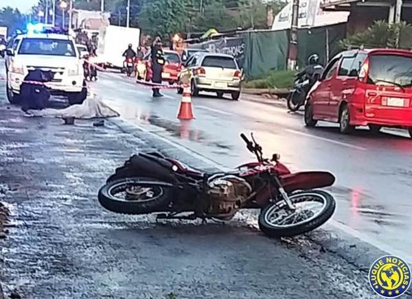 Joven motoqueiro muere tras ser atropellado por dos vehículos •