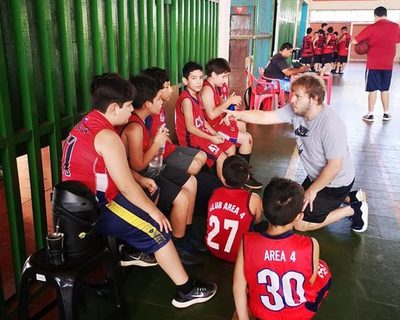 ORGANIZAN CICLO DE ENTRENAMIENTOS DE BÁSQUET CON PRESENCIA DE IMPORTANTES PROFESIONALES