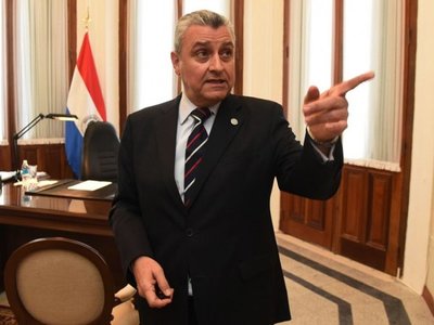 Villamayor afirma que no hay motivo para voto censura y critica al cartismo