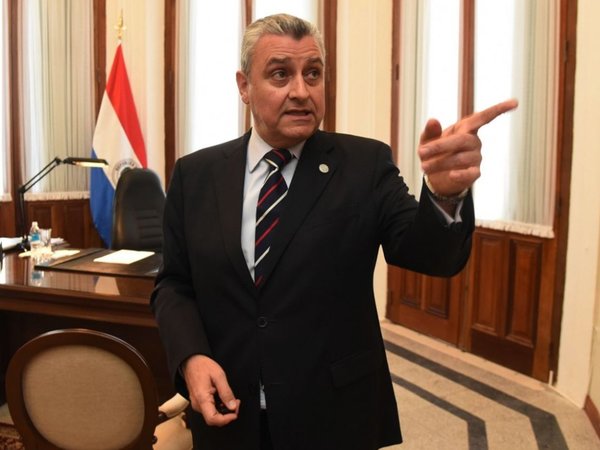 Villamayor afirma que no hay motivo para voto censura y critica al cartismo