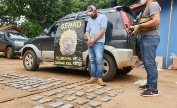 Incautan “marihuana marroquí” oculta en compartimientos de un vehículo