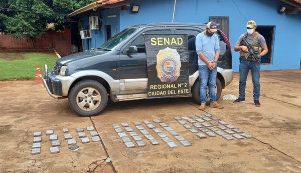 Atrapan a hombre que llevaba marihuana en vehículo con doble fondo