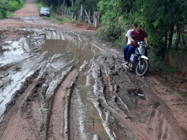 En Atyrá y Caacupé reclaman por ruta en pésimo estado