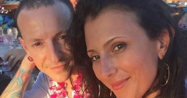 Viuda de Chester Bennington se divorcia del bombero que conoció tras la muerte del cantante - C9N