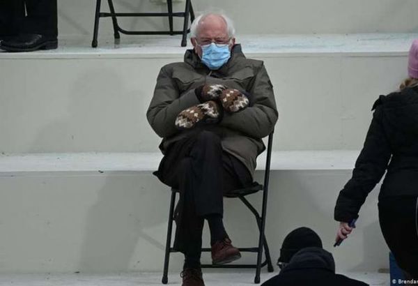 La foto de Bernie Sanders con manoplas recauda 1.8 millones de dólares para la caridad