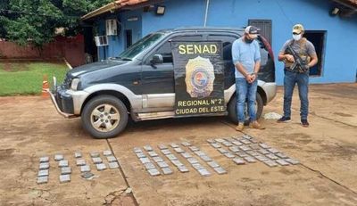 Atrapan a hombre que llevaba marihuana en vehículo con doble fondo