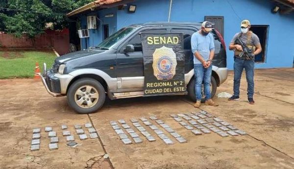 Atrapan a hombre que llevaba marihuana en vehículo con doble fondo