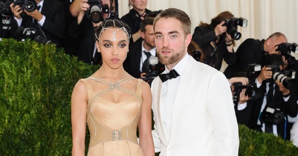 FKA Twigs revela que sufrió ataques racistas cuando estuvo con Robert Pattinson: “Mono con vestido” - C9N