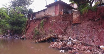 La Nación / Lambaré: vivienda corre con riesgo de derrumbe y propietaria clama por ayuda