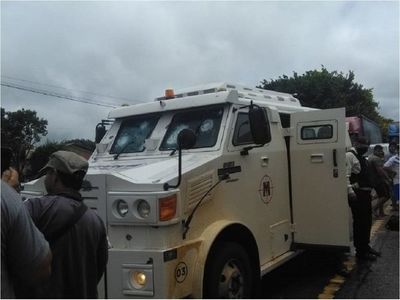 Violento asalto a transportador de caudales en Juan E. O'Leary