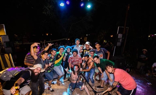 HOY / Onomástico Fest: Música y Stand Up en local nocturno de Barrio Herrera