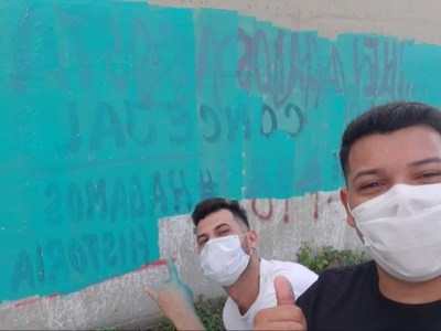 Jóvenes de la ciudad de Limpio eliminan propaganda electoral extemporánea