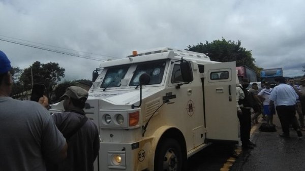 Asaltan un camión de caudales en plena vía pública en la localidad de Juan E. O’leary