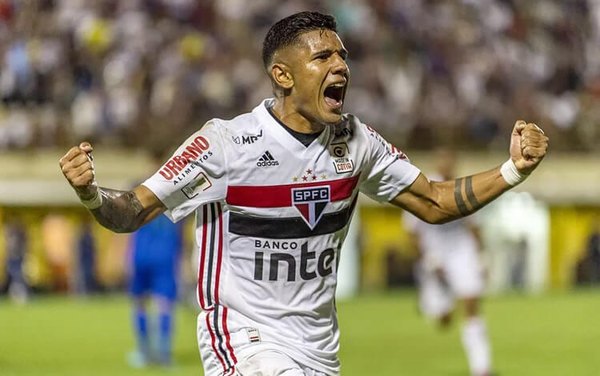 Sāo Paulo asegura la continuidad de su goleador paraguayo