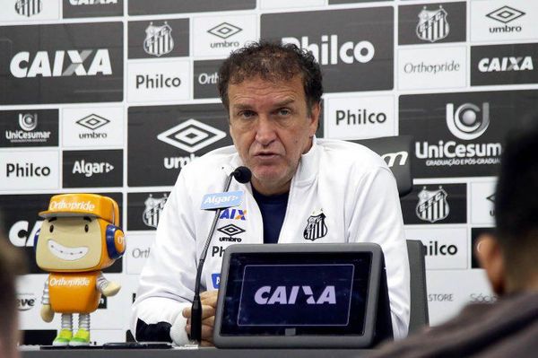 Cuca, experiencia en un Santos repleto de jóvenes
