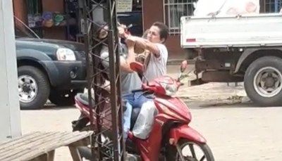 Violenta mujer por las calles con su hijo en brazos - Noticiero Paraguay