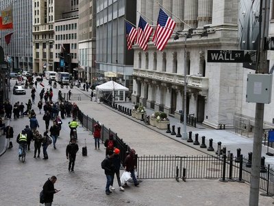 GameStop, AMC y otras firmas caen en Wall Street tras vetos en la bolsa