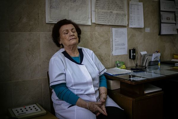 “¿Los iba a dejar morir?”, se pregunta la doctora octogenaria que lucha contra el covid en Bulgaria - Mundo - ABC Color