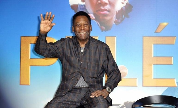 HOY / Pelé dice que hubiera querido ayudar al Santos a ganar su cuarta Libertadores